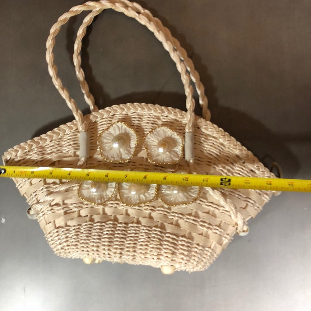 Beautiful Vintage Wicker/Shell Purse - Picture 6 of 7